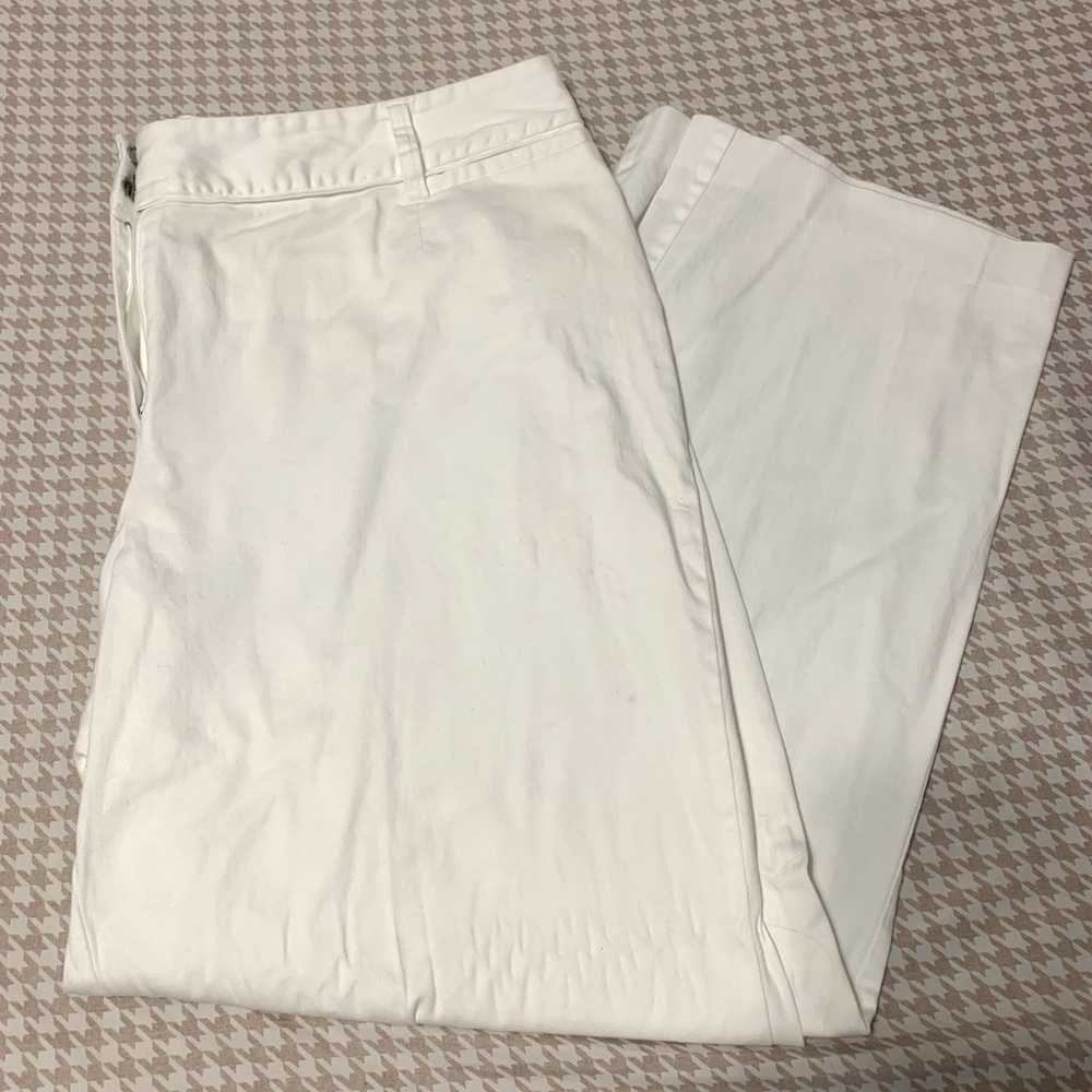 Cato Woman stretch white pants. Straight leg. Perfect for summer!  Size 22W.